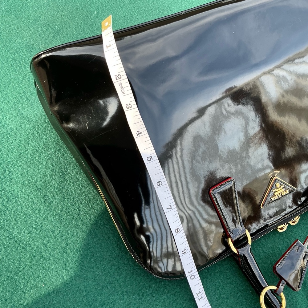The MOST ELEGANT PRADA bag on PLANET 🌹🌹 - Picture 8 of 16